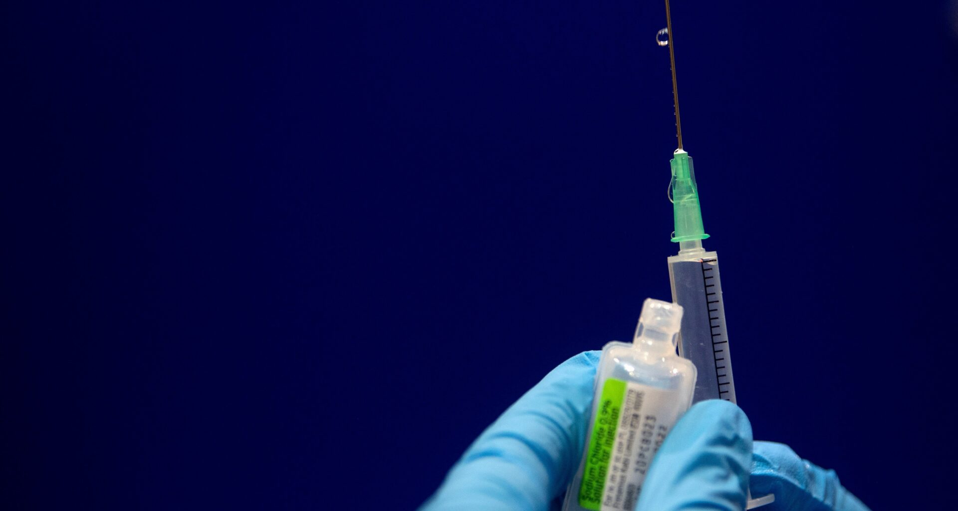 Vacinação contra gripe e COVID-19 reduz risco de infarto e AVC