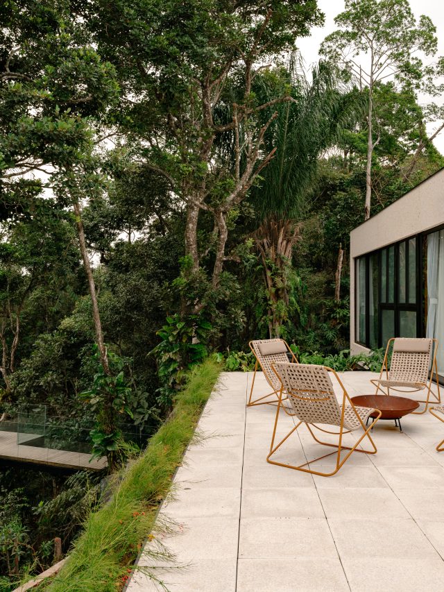 Casas no mato: 4 projetos modernos que se integram à natureza - CASA.COM.BR