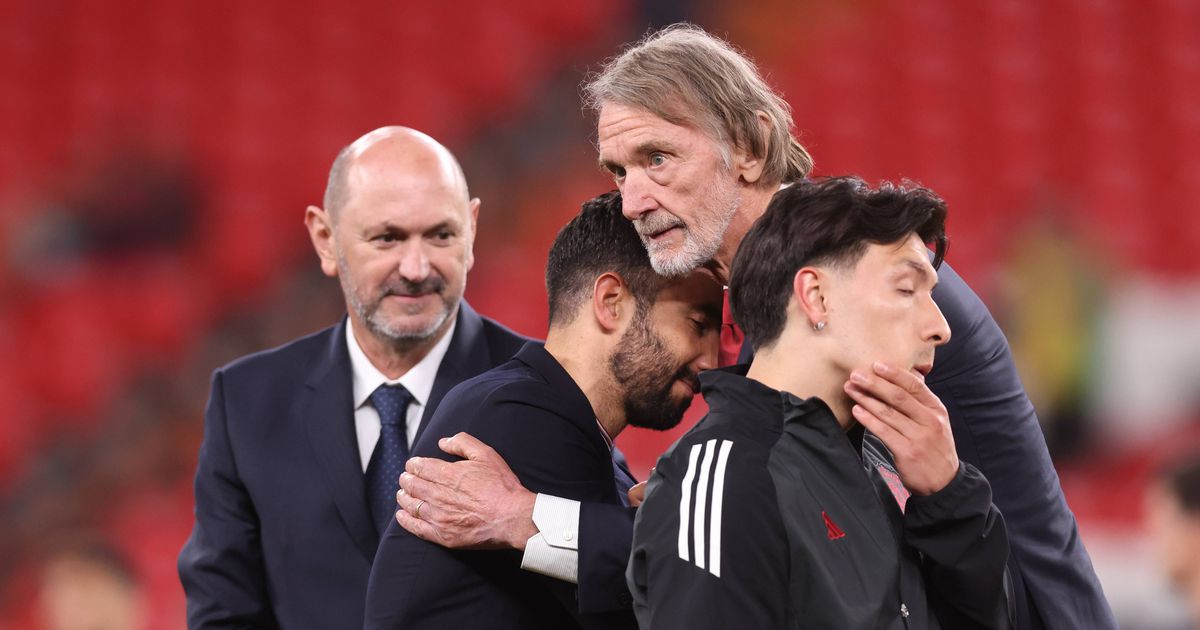 Dono do Man. United chega de helicóptero para reunir com Ruben Amorim