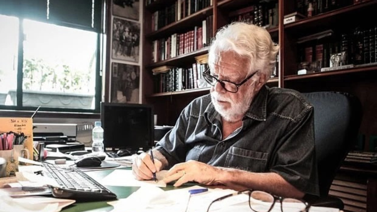 O escritor e novelista Manoel Carlos, de 92 anos, está sob cuidados médicos em razão da síndrome de Parkinson
