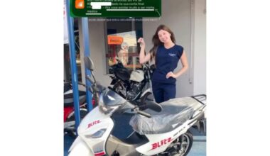 Ana Castela faz PIX e dá de presente moto à amiga de infância; veja fotos - G1