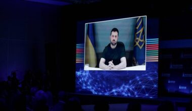 Zelensky insta ocidente a cortar receitas energéticas da Rússia