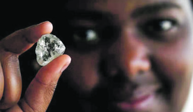 Angola quer ficar com 25% da De Beers