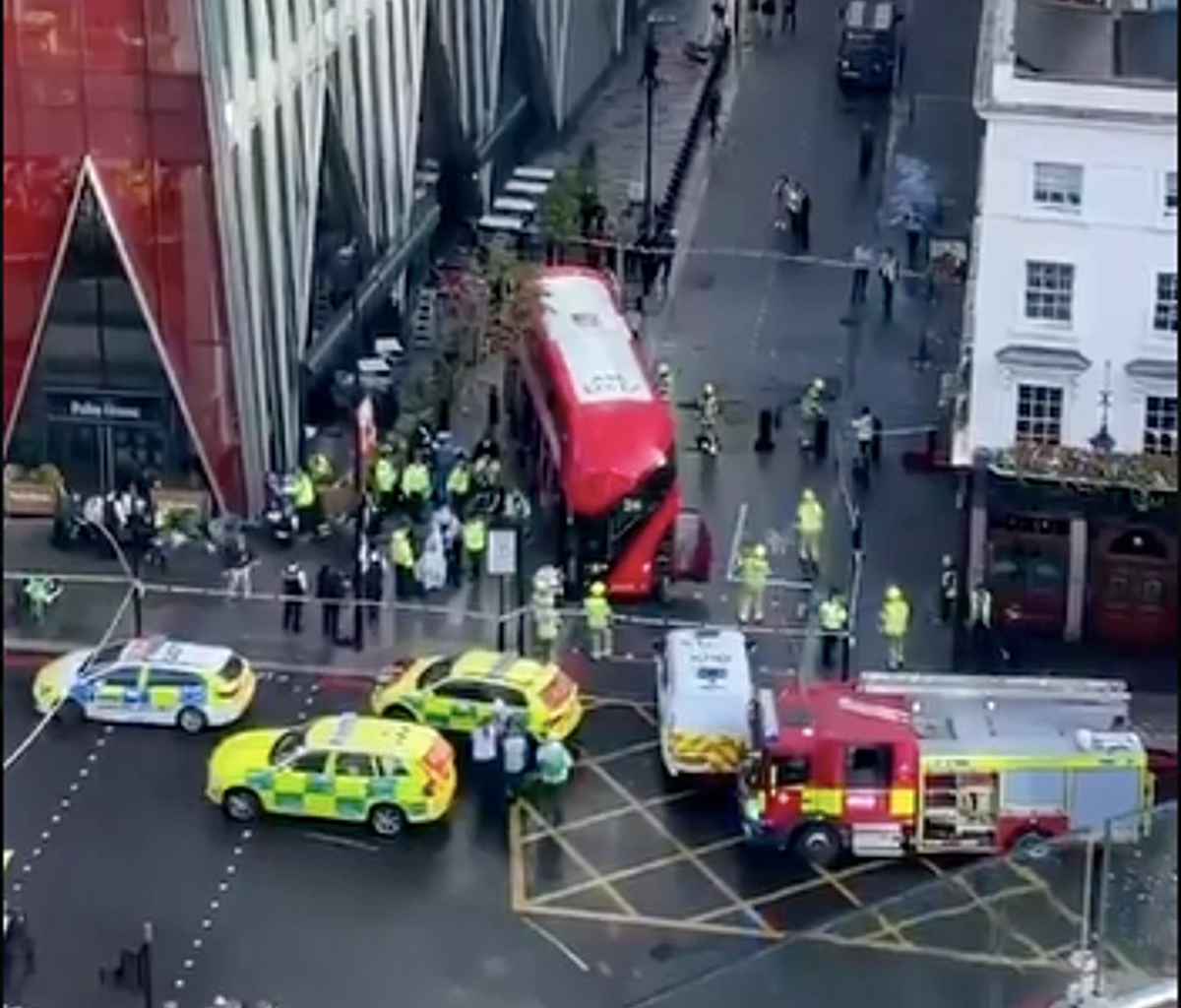 Pelo menos 17 pessoas feridas após autocarro atropelar peões em Londres