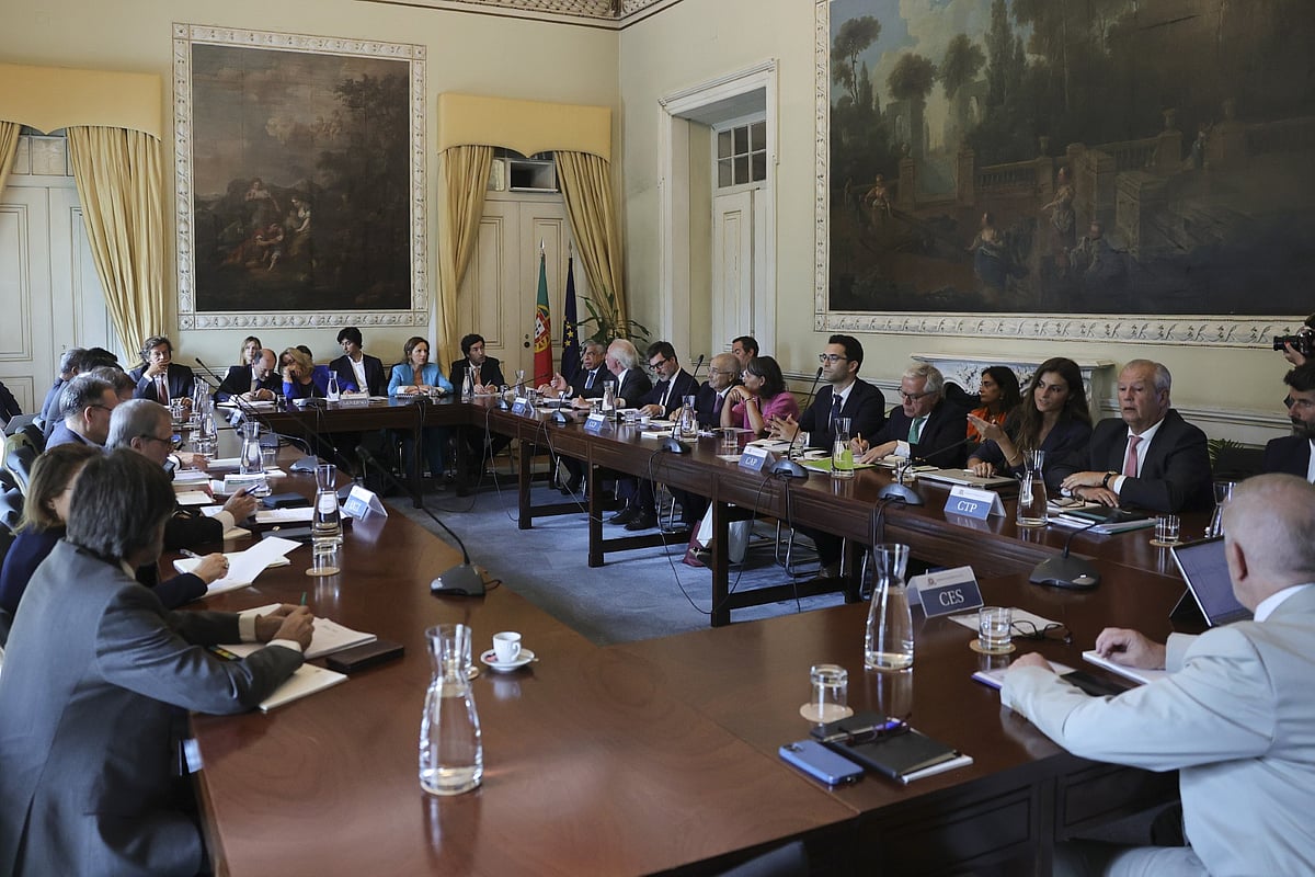 Governo desiste de duas medidas sobre parentalidade na reforma laboral - Diário de Notícias