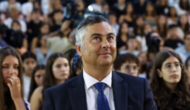 Ministro Ordena Retorno de 90 Professores às Escolas