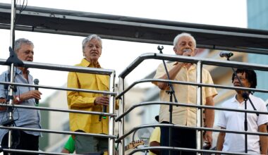 Caetano, Chico e Gil juntos 57 anos depois contra amnistia a Bolsonaro - Diário de Notícias