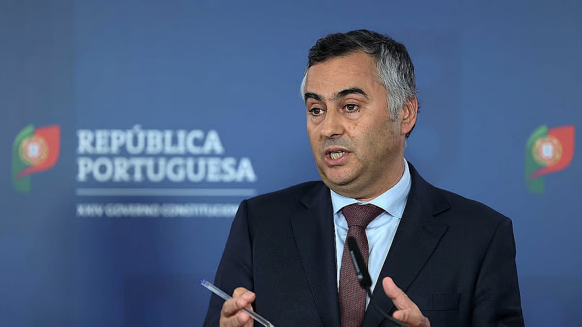 Governo diz que faltam professores em 78% das escolas e há 38 com mais de 10 horários por preencher