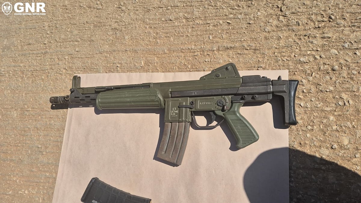 GNR deteve sete pessoas e apreendeu armas de guerra em Aljezur