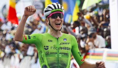Pogacar sagra-se bicampeão do mundo de fundo em ciclismo. Afonso Eulálio ficou em nono lugar