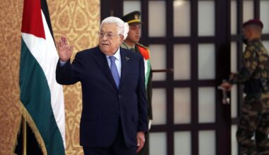 Presidente da Autoridade Palestiniana quer que Hamas entregue armas e condena ataques de 7 outubro