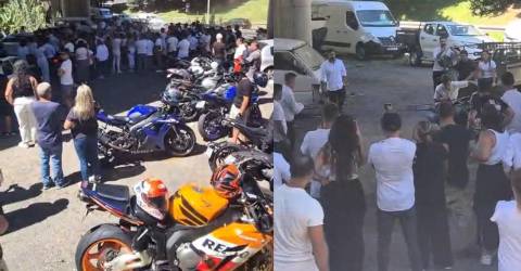 Funeral de motociclista de 22 anos com homenagem à paixão pelas duas rodas (com vídeos)