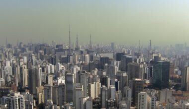 Como o ambiente influencia o risco de dermatoses no Brasil