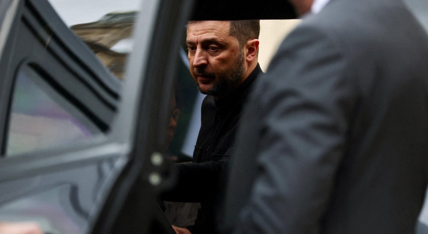 Zelensky rejeita encontrar-se com Putin em Moscovo e propõe Kiev