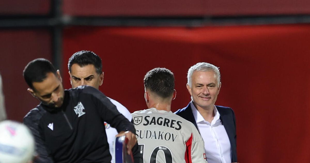 Da eletricidade à explosão: a estreia de Mourinho no Benfica à lupa