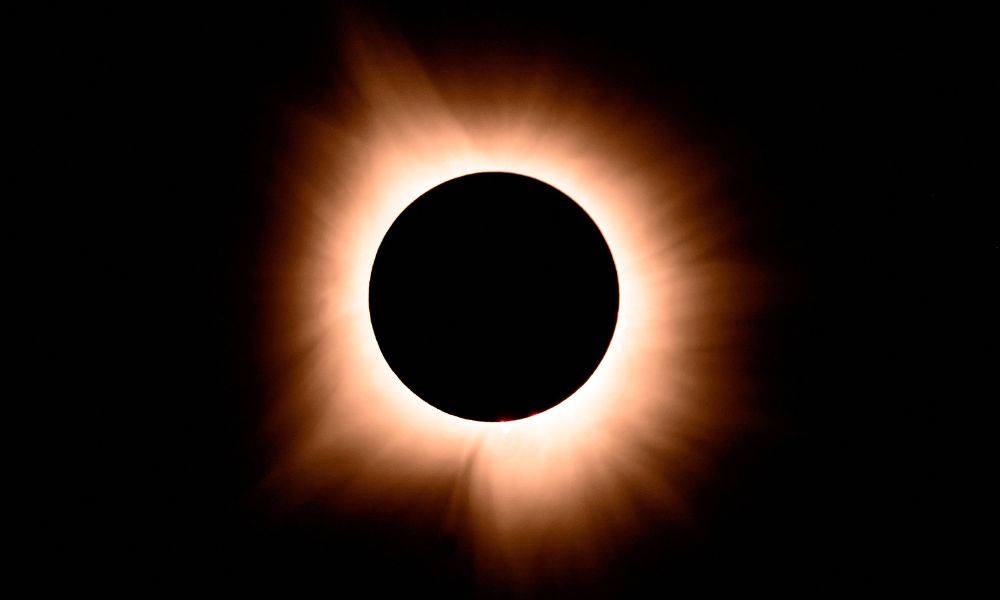 Eclipse lunar total mais longo do ano ocorre neste fim de semana; saiba como ver
