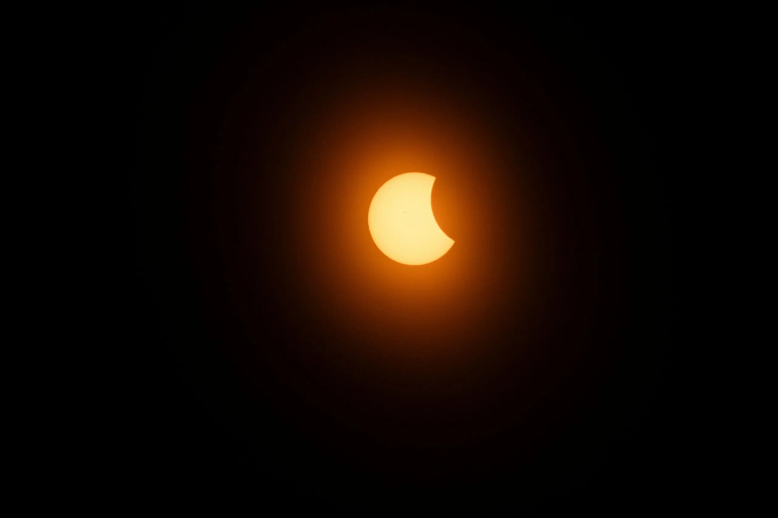 O eclipse solar parcial acontecerá em 21 de setembro de 2025. 