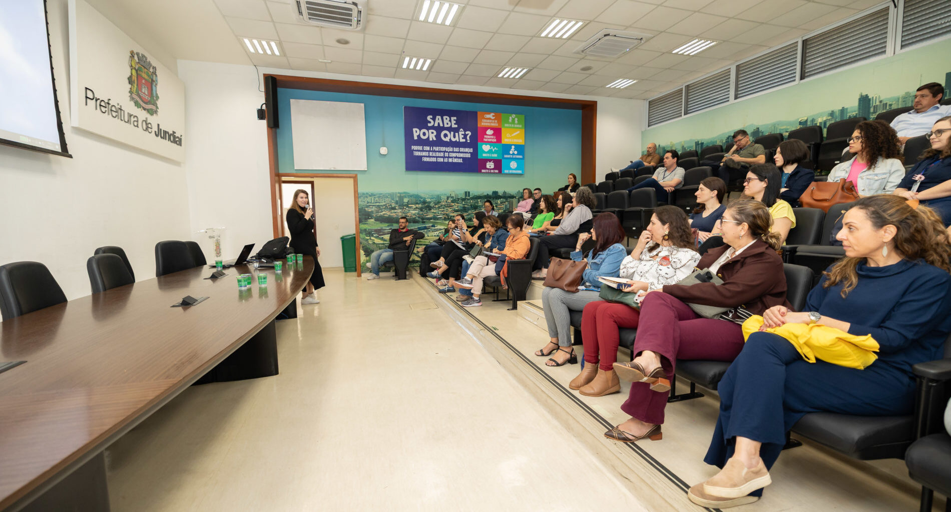 CERESTs do Estado debatem saúde mental dos trabalhadores em encontro em Jundiaí