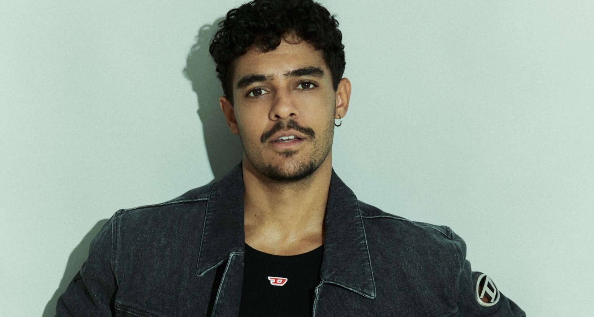 Conheça Igor Fernandez, ator mineiro em série da HBO Max