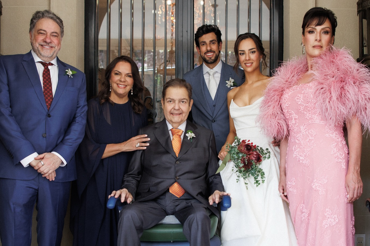 Magda Colares divide opiniões com look no casamento da filha