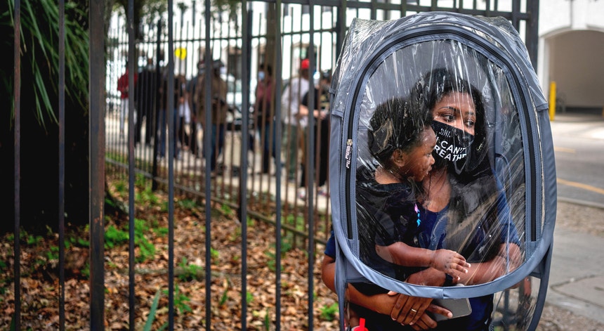 "In the Moment". Reuters assinala 40 anos de fotojornalismo com livro