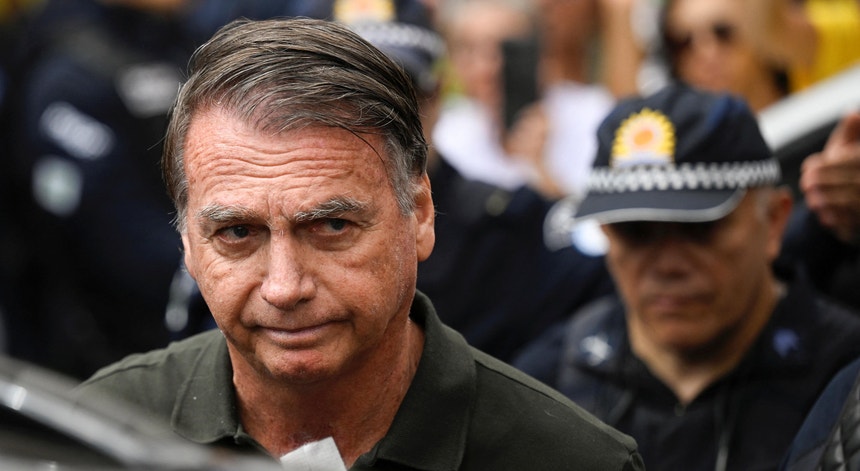 Bolsonaro internado em hospital de Brasília depois de se sentir mal