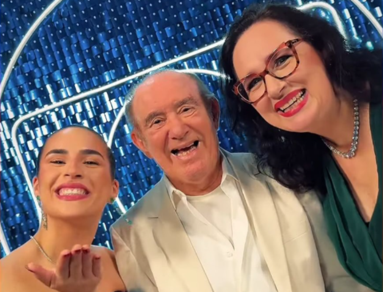 O humorista Renato Aragão, conhecido como Didi, ao lado de sua eposa e filha, Lívian e Lilian Aragão