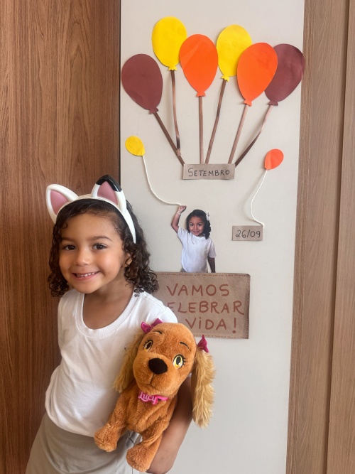 Lore mostra aniversário de Liz na escola - Foto: Instagram