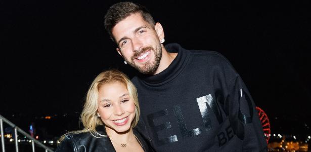 Flavia Saraiva curte The Town ao lado de namorado, Tulinho