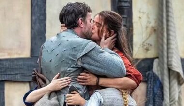 Nova adaptação de Shakespeare choca e estreia com nota perfeita