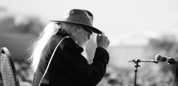 Famosos lamentam morte do músico