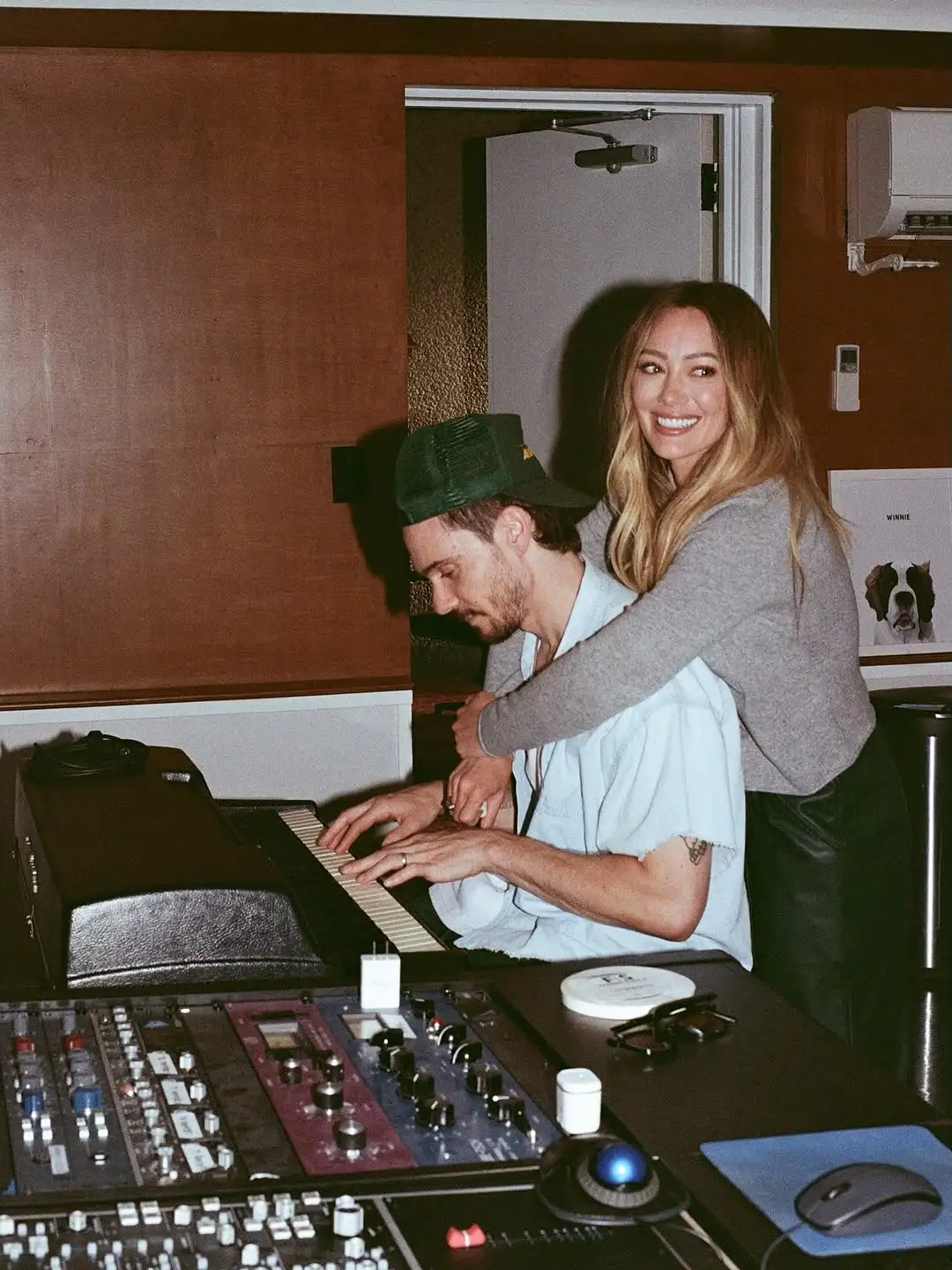 Hilary Duff anuncia volta à música após dez anos