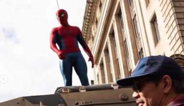 'Homem-Aranha: Um Novo Dia': Tom Holland confirma uniforme INSPIRADO nos trajes de Tobey Maguire e Andrew Garfield