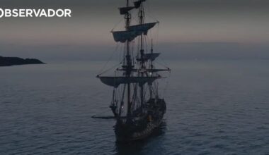 Navio russo trocou de bandeira e não pôde atracar no Douro – Observador