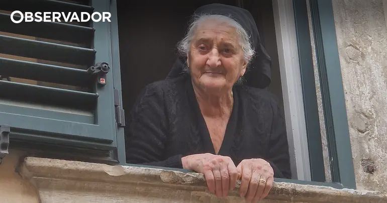 Mulher de 94 anos torna-se atração turística – Observador