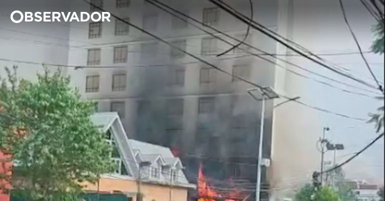 Nepal. Dois portugueses contam fuga de um hotel incendiado – Observador