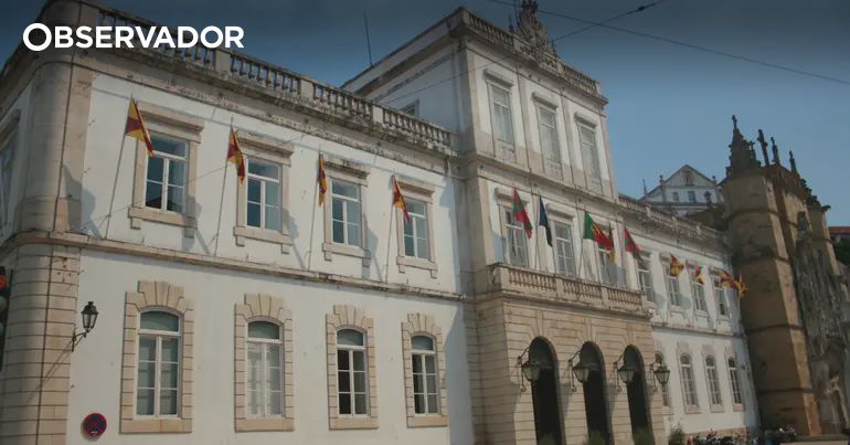 Vereadora do PS demite-se após aposta com autarca – Observador