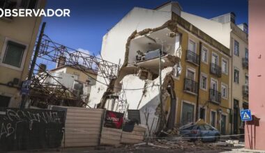 Queda de parede de prédio desaloja 16 pessoas – Observador