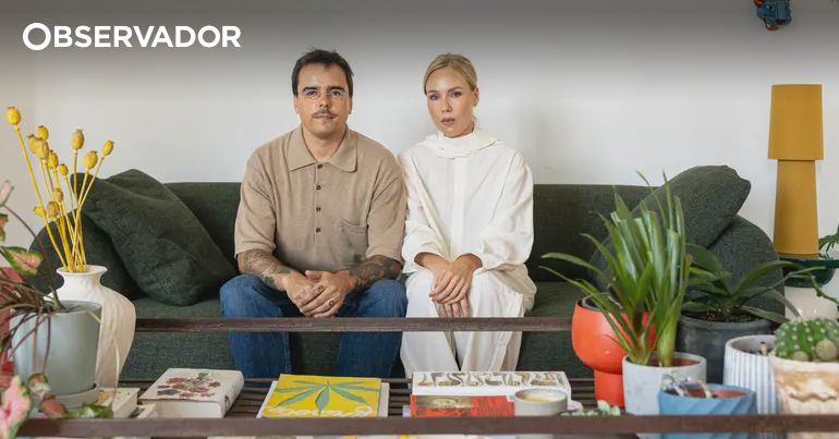 No refúgio de Diogo Noronha e Carlota Morais Pires – Observador