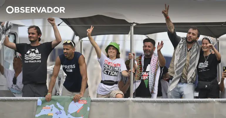 Greta deixa direção da flotilha humanitária e muda de barco – Observador