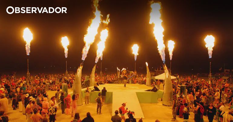 Homem encontrado morto em "poça de sangue" no Burning Man – Observador