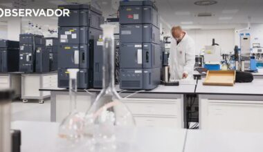 Hovione, a fábrica que "cozinha" para grandes farmacêuticas – Observador