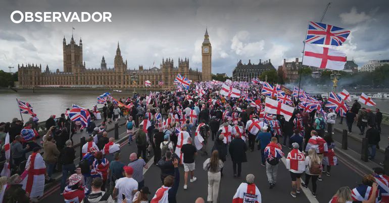 Londres. 26 polícias feridos em protesto contra imigração – Observador