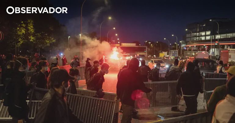 França. 295 detidos em dia de protestos contra Governo – Observador
