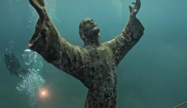 Estátua de Cristo, Estátua de Bronze, Mergulhadores