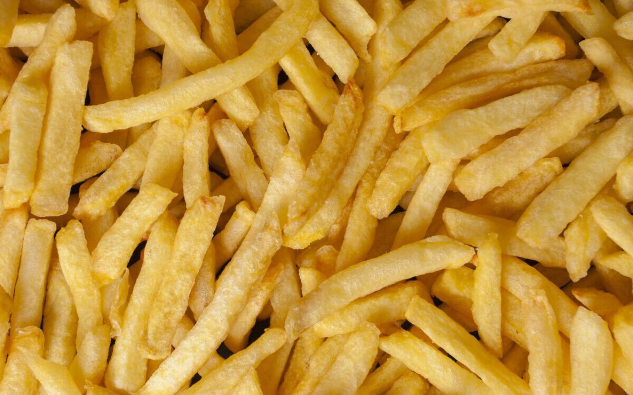 Sabemos que elas não são nada saudáveis, mas o problema não são as batatas fritas em si, mas sim o que deixamos de comer
