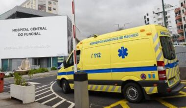 Turista despista-se de moto contra uma parede no Caniçal