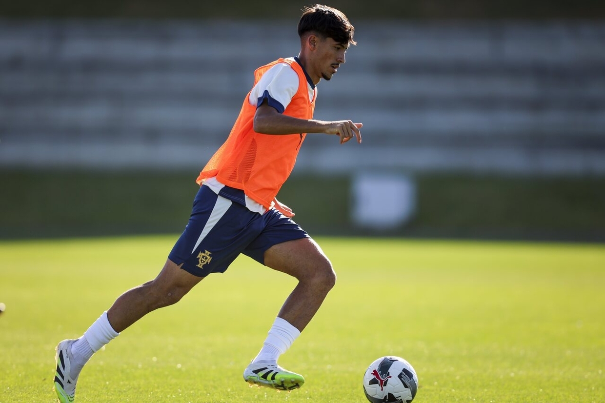 Lesão de Essugo leva Luís Freire a convocar jogador do Benfica - zerozero.pt