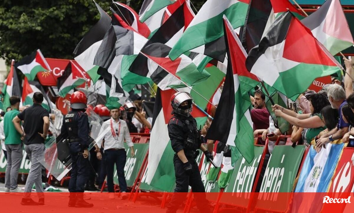 Etapa 11 da Vuelta sem vencedor devido a protestos pró-Palestina - Vuelta