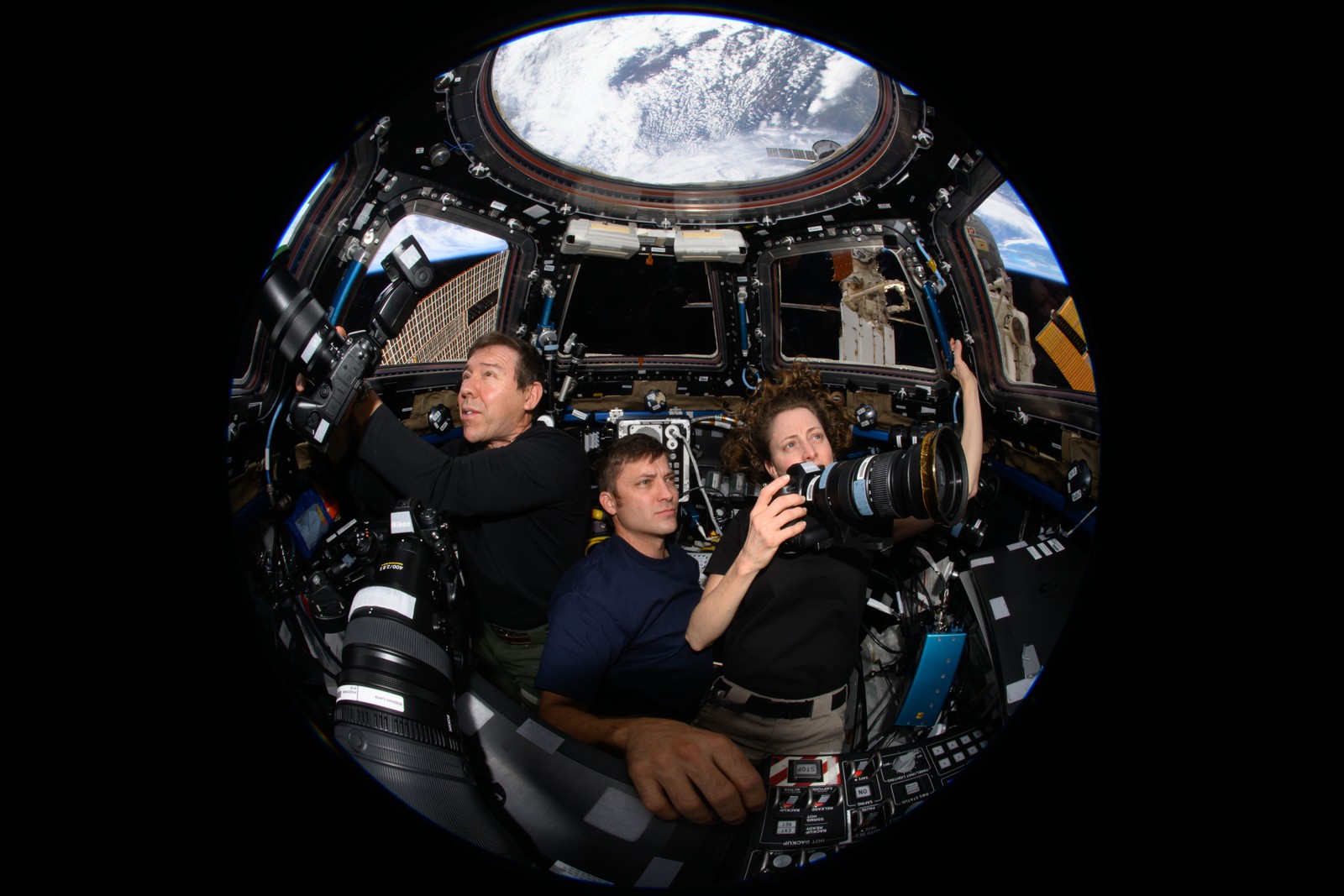 Astronautas da NASA participam de sessão de fotos da Terra — Foto: NASA/Divulgação